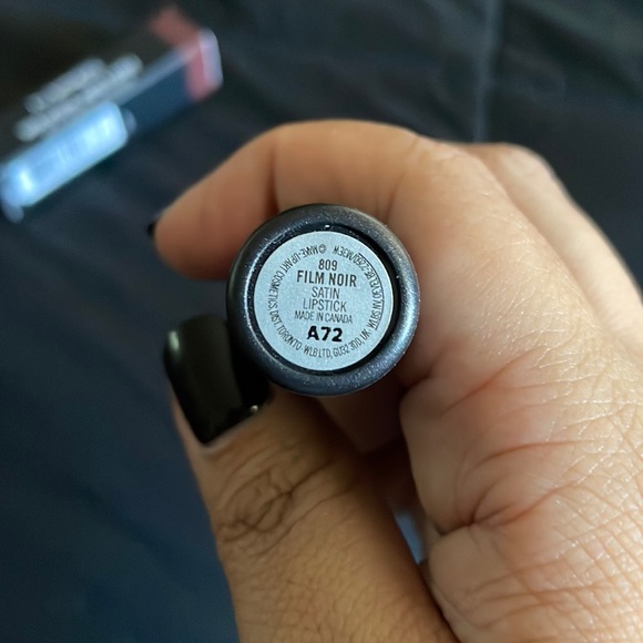 Satin lipstick - film noir - Picture 4 of 8